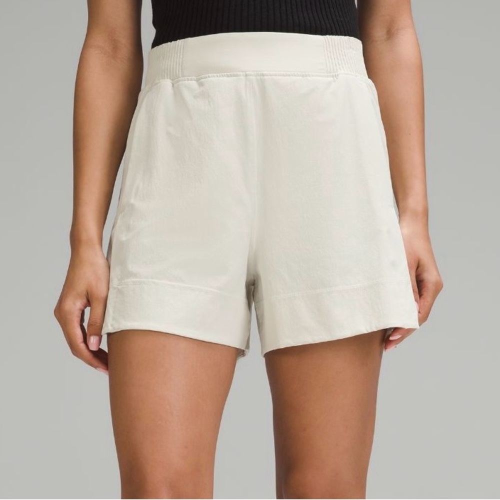 Lululemon Stretch Woven Relaxed-Fit High-Rise Short 4”